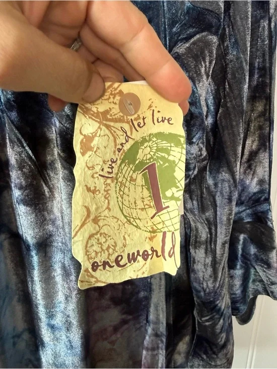 One World Velvet Tie Dye Lace Back Boho Blouse NWT Medium - Picture 5 of 11